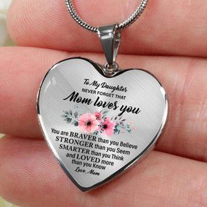 NWT Mom/Dad Loves You Necklace